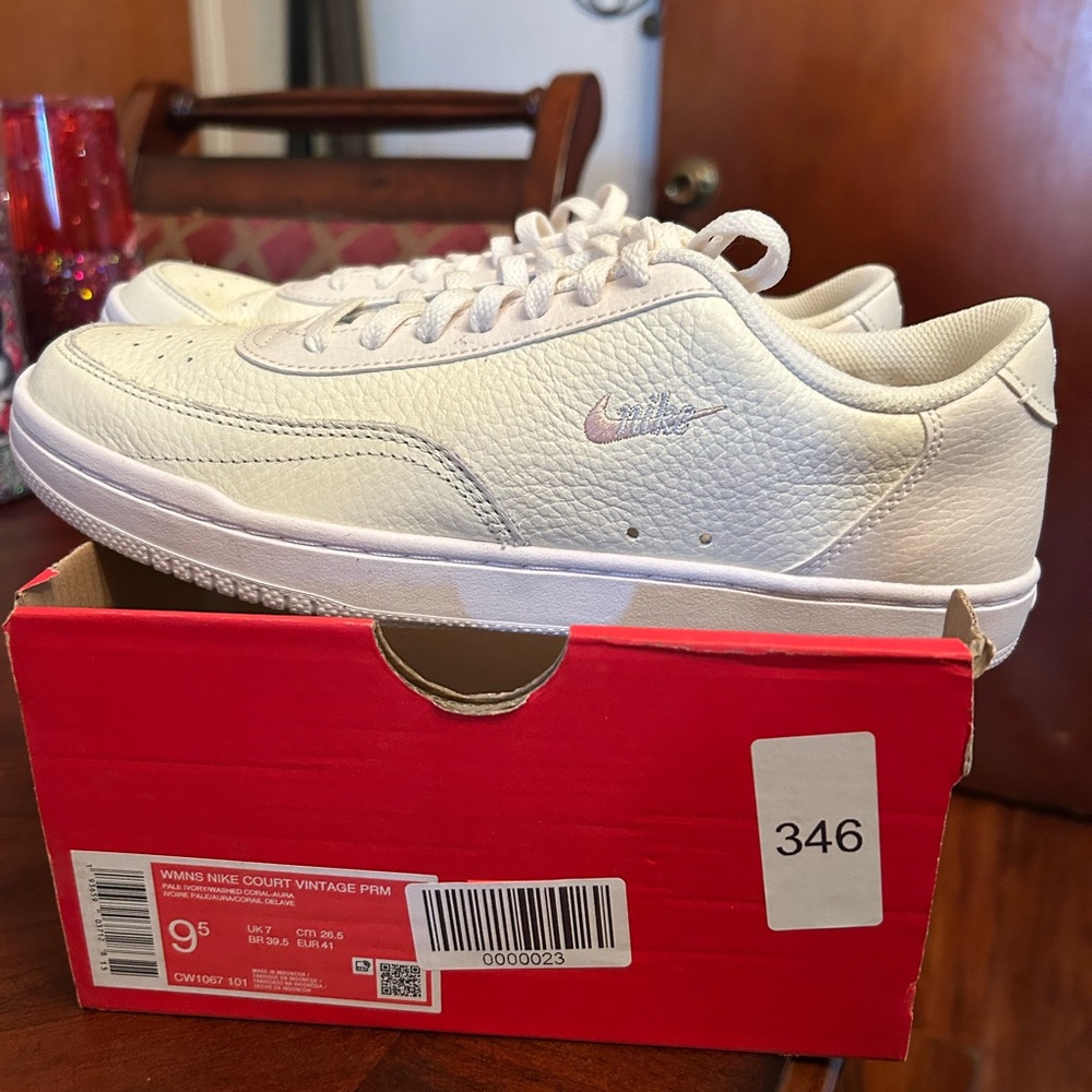 Nike Cream Court Vintage Sneakers